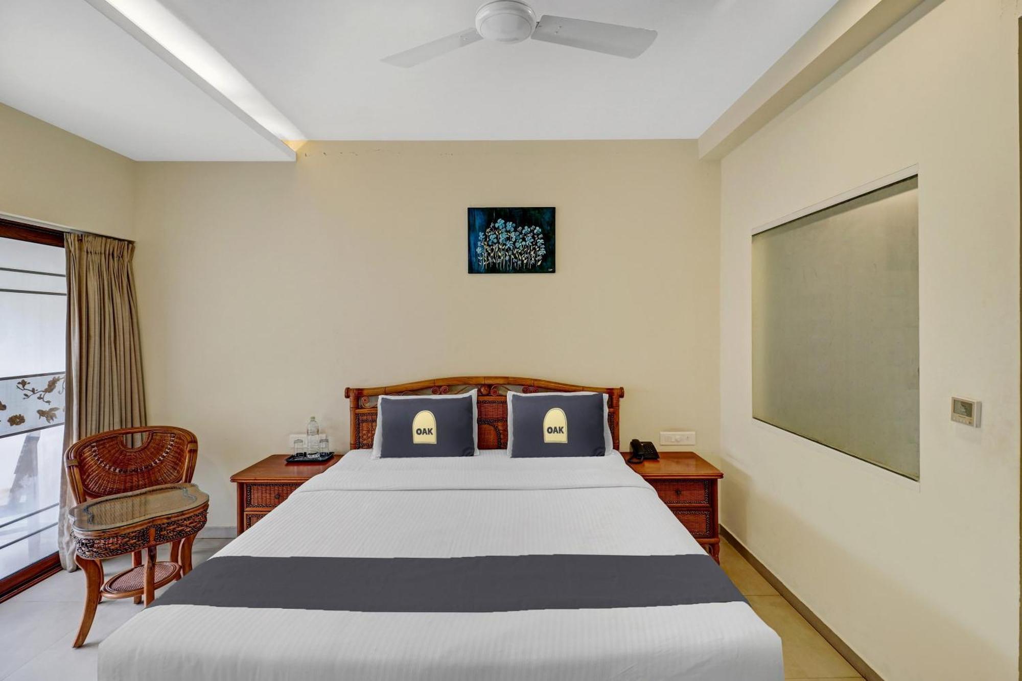 Townhouse Oak Edassery'S Sealine Villa Stay Kochi Exterior photo