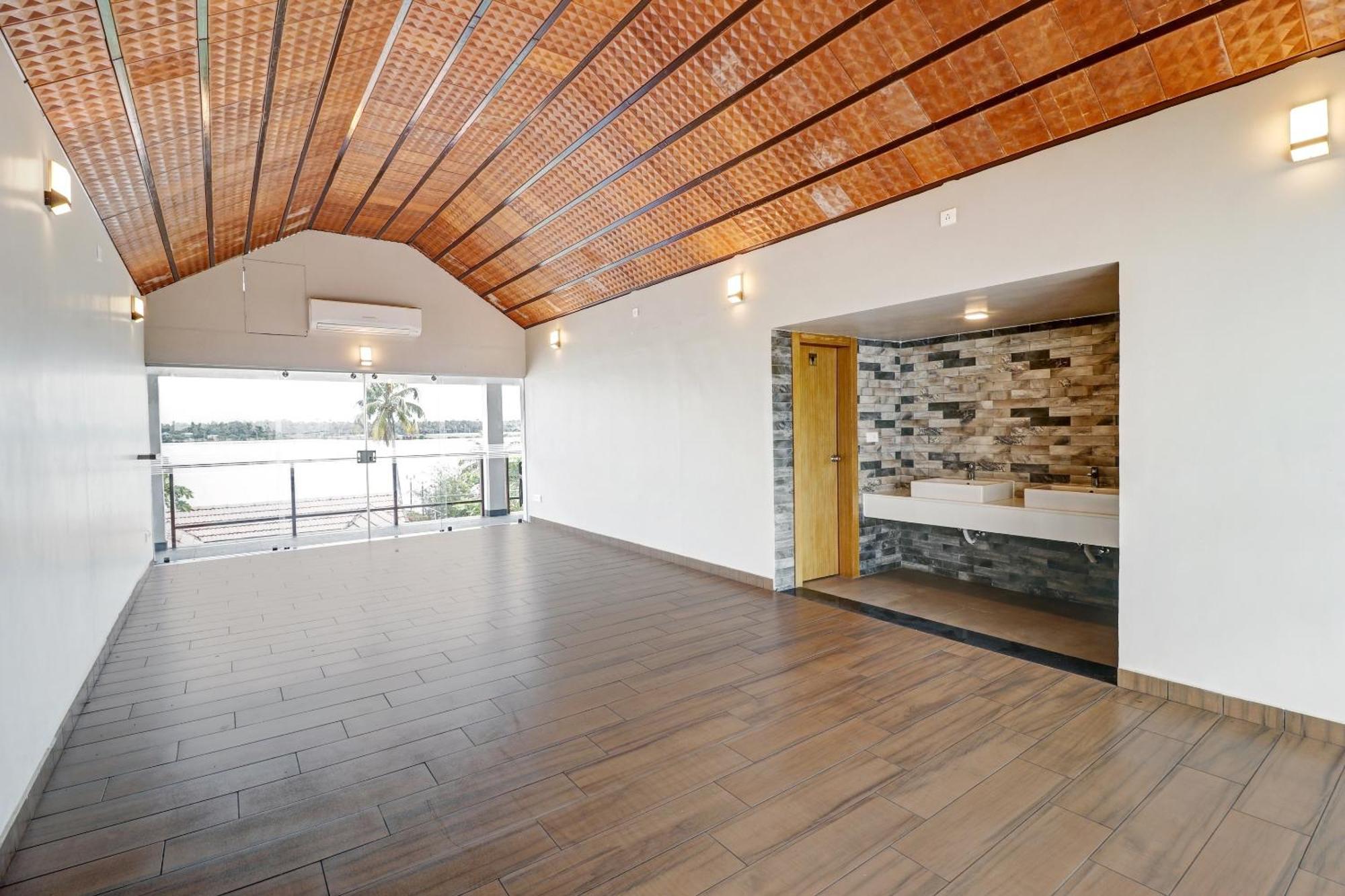 Townhouse Oak Edassery'S Sealine Villa Stay Kochi Exterior photo