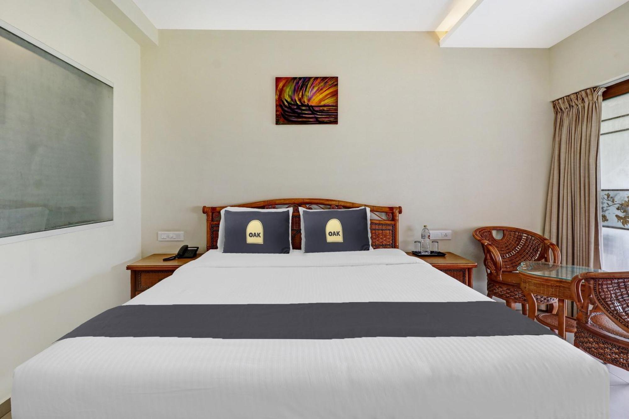 Townhouse Oak Edassery'S Sealine Villa Stay Kochi Exterior photo
