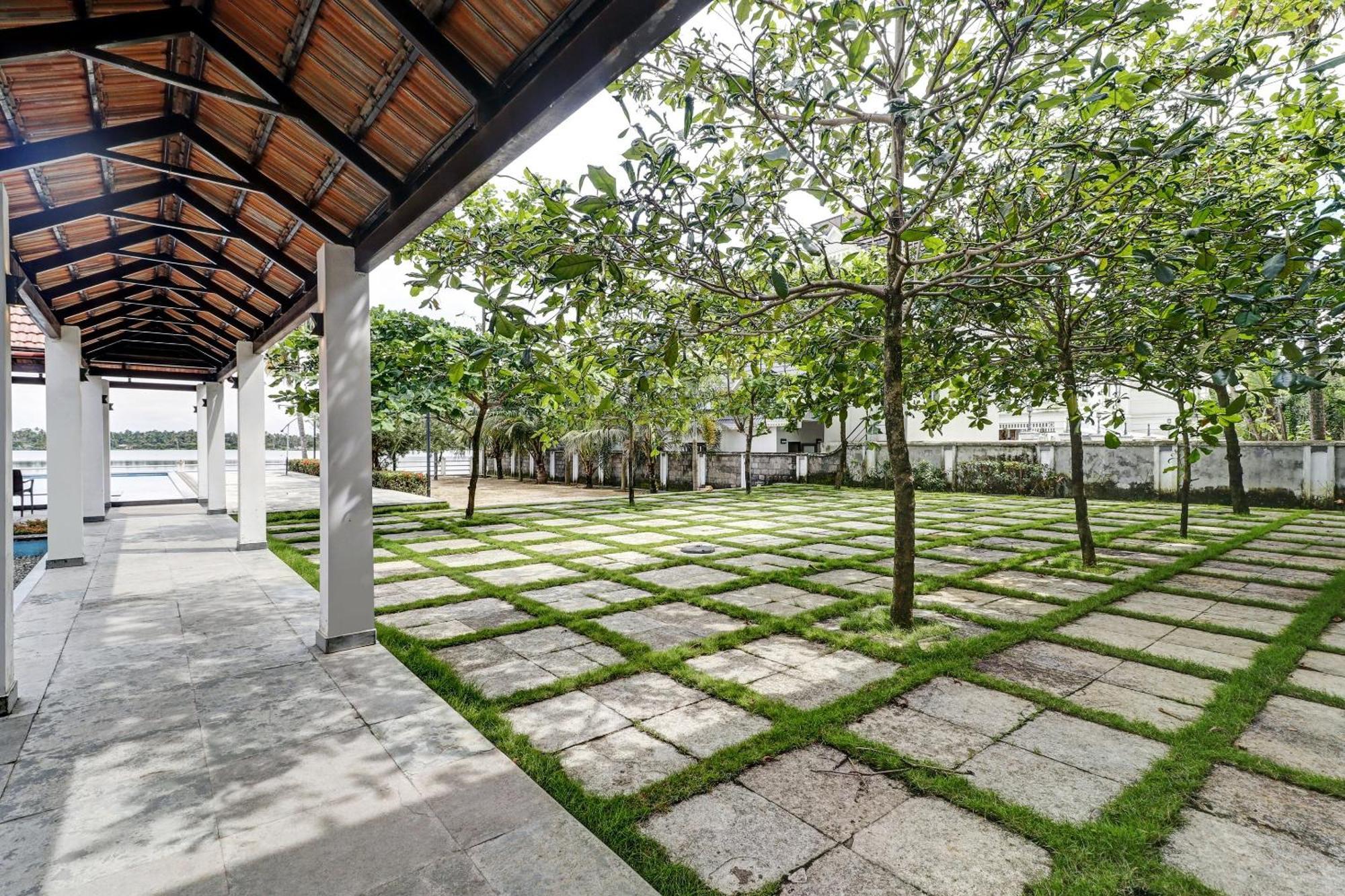 Townhouse Oak Edassery'S Sealine Villa Stay Kochi Exterior photo