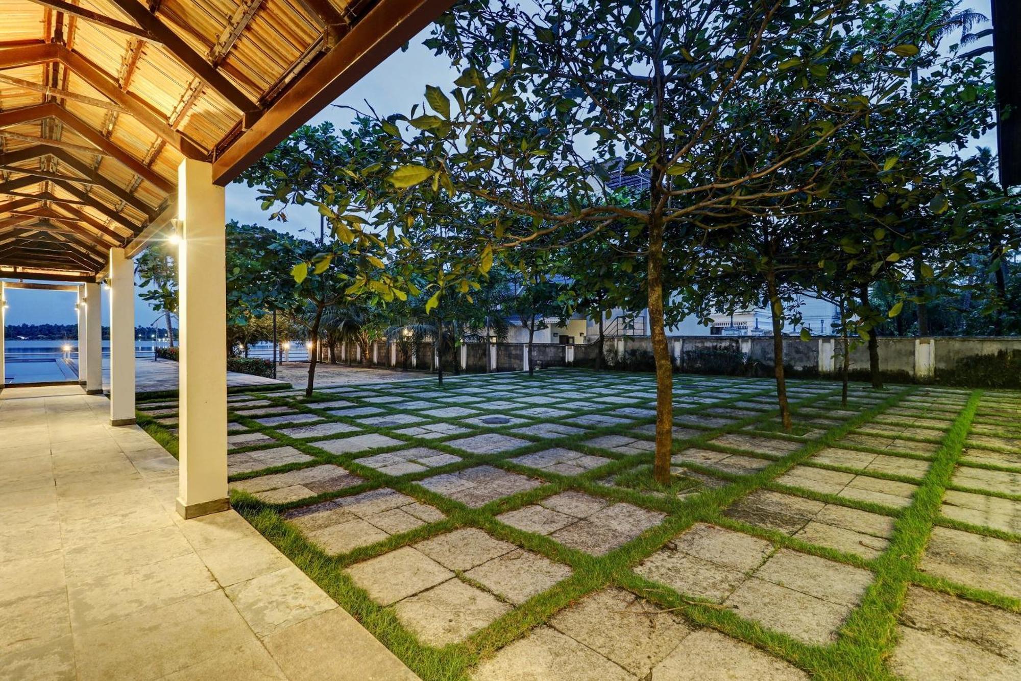 Townhouse Oak Edassery'S Sealine Villa Stay Kochi Exterior photo